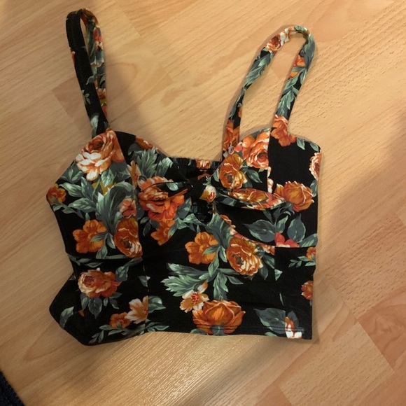 Crop top - Picture 2 of 3